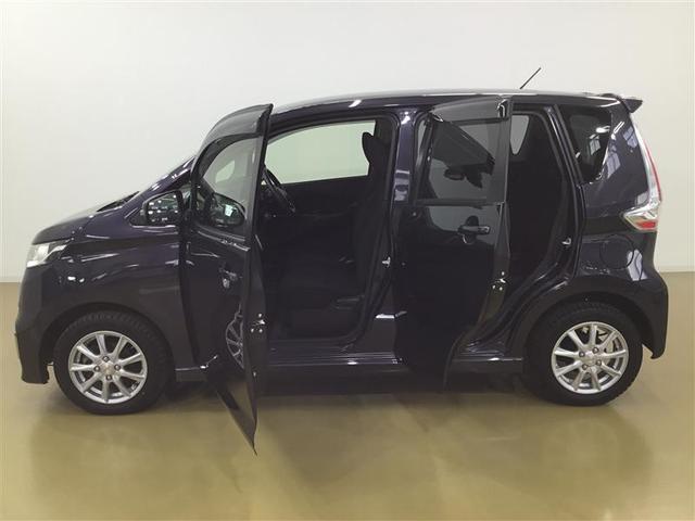 開口部が広く、乗り降りのしやすいお車です