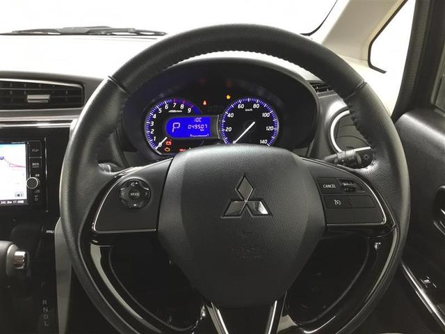 とっても見やすいメーターです。夜間時はラグジュアリーな気分にさせてくれる照明が魅力ですので、夜のドライブも楽しみになりますよ♪