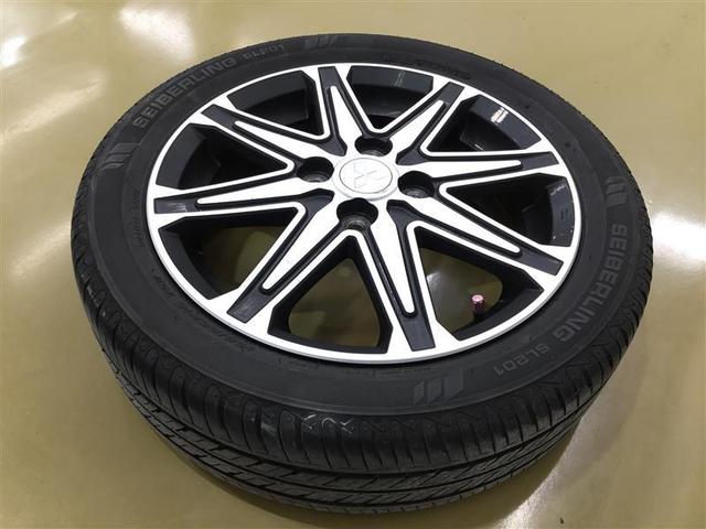 純正アルミホイールを装着した夏タイヤを積み込み