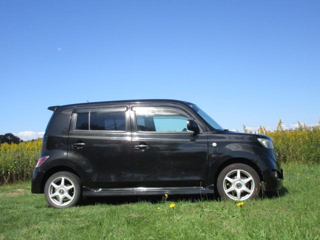 bB Z Qバージョン 4WD・ベンチシート・フルフラット・CD・キーレス・スマートキー・盗難防止システム・衝突安全ボディ・エアバッグ(運転席・助手席)・パワーステアリング・パワーウィンドウ(4枚目)