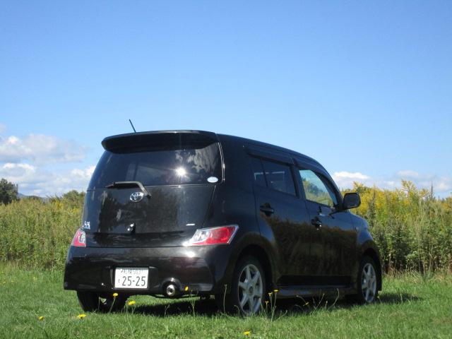 bB Z Qバージョン 4WD・ベンチシート・フルフラット・CD・キーレス・スマートキー・盗難防止システム・衝突安全ボディ・エアバッグ(運転席・助手席)・パワーステアリング・パワーウィンドウ(8枚目)