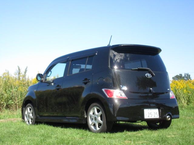 bB Z Qバージョン 4WD・ベンチシート・フルフラット・CD・キーレス・スマートキー・盗難防止システム・衝突安全ボディ・エアバッグ(運転席・助手席)・パワーステアリング・パワーウィンドウ(9枚目)