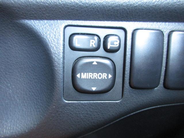 bB Z Qバージョン 4WD・ベンチシート・フルフラット・CD・キーレス・スマートキー・盗難防止システム・衝突安全ボディ・エアバッグ(運転席・助手席)・パワーステアリング・パワーウィンドウ(14枚目)