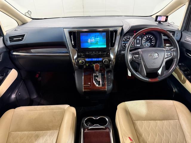 アルファード ２．５Ｇ　バックモニター　エアバッグ　横滑り防止機能　ＡＢＳ　オートクルーズコントロール　電動シート　地デジ　アイドリングストップ　パワーバックドア　ＬＥＤライト　ＥＴＣ　スマートキー　３列シート　ＤＶＤ（17枚目）