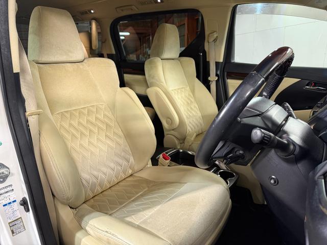 アルファード ２．５Ｇ　バックモニター　エアバッグ　横滑り防止機能　ＡＢＳ　オートクルーズコントロール　電動シート　地デジ　アイドリングストップ　パワーバックドア　ＬＥＤライト　ＥＴＣ　スマートキー　３列シート　ＤＶＤ（19枚目）