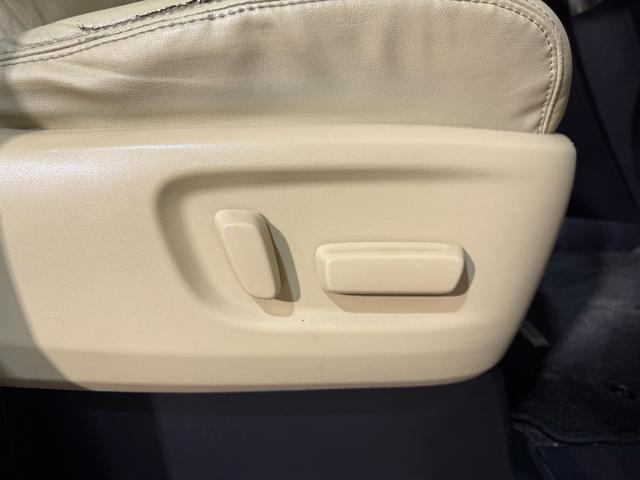 アルファード ２．５Ｇ　バックモニター　エアバッグ　横滑り防止機能　ＡＢＳ　オートクルーズコントロール　電動シート　地デジ　アイドリングストップ　パワーバックドア　ＬＥＤライト　ＥＴＣ　スマートキー　３列シート　ＤＶＤ（20枚目）