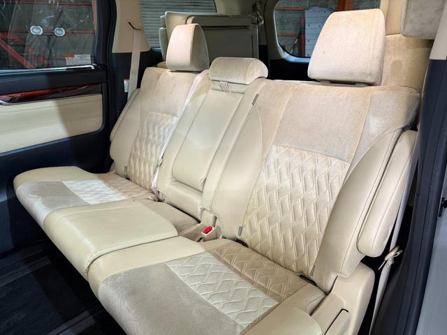 アルファード ２．５Ｇ　バックモニター　エアバッグ　横滑り防止機能　ＡＢＳ　オートクルーズコントロール　電動シート　地デジ　アイドリングストップ　パワーバックドア　ＬＥＤライト　ＥＴＣ　スマートキー　３列シート　ＤＶＤ（26枚目）