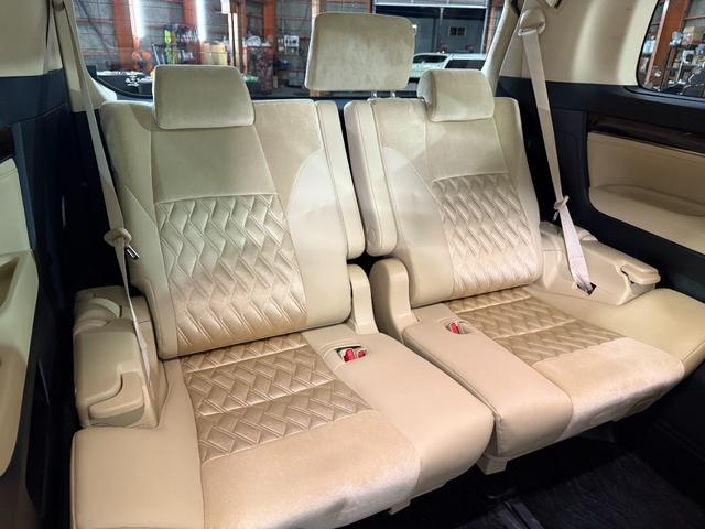 アルファード ２．５Ｇ　バックモニター　エアバッグ　横滑り防止機能　ＡＢＳ　オートクルーズコントロール　電動シート　地デジ　アイドリングストップ　パワーバックドア　ＬＥＤライト　ＥＴＣ　スマートキー　３列シート　ＤＶＤ（29枚目）