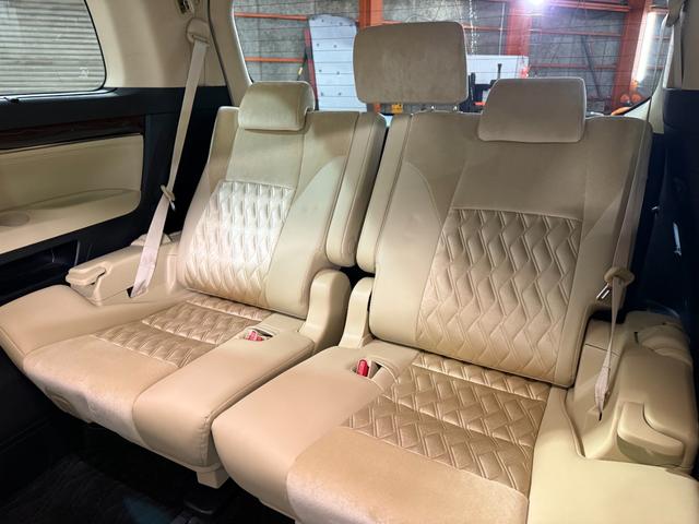 アルファード ２．５Ｇ　バックモニター　エアバッグ　横滑り防止機能　ＡＢＳ　オートクルーズコントロール　電動シート　地デジ　アイドリングストップ　パワーバックドア　ＬＥＤライト　ＥＴＣ　スマートキー　３列シート　ＤＶＤ（30枚目）