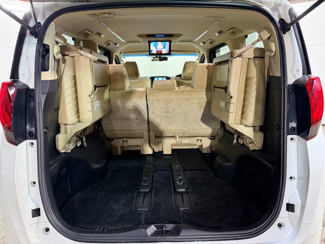 アルファード ２．５Ｇ　バックモニター　エアバッグ　横滑り防止機能　ＡＢＳ　オートクルーズコントロール　電動シート　地デジ　アイドリングストップ　パワーバックドア　ＬＥＤライト　ＥＴＣ　スマートキー　３列シート　ＤＶＤ（31枚目）