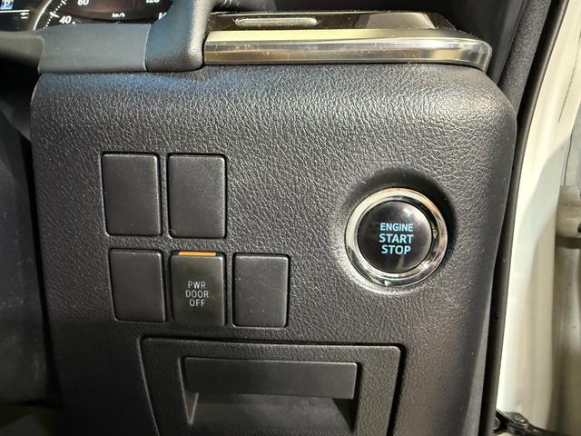 アルファード ２．５Ｇ　バックモニター　エアバッグ　横滑り防止機能　ＡＢＳ　オートクルーズコントロール　電動シート　地デジ　アイドリングストップ　パワーバックドア　ＬＥＤライト　ＥＴＣ　スマートキー　３列シート　ＤＶＤ（45枚目）