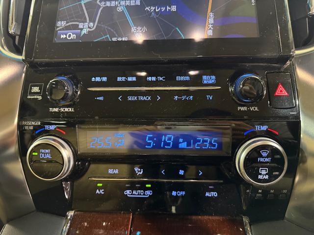 アルファード ２．５Ｇ　バックモニター　エアバッグ　横滑り防止機能　ＡＢＳ　オートクルーズコントロール　電動シート　地デジ　アイドリングストップ　パワーバックドア　ＬＥＤライト　ＥＴＣ　スマートキー　３列シート　ＤＶＤ（47枚目）