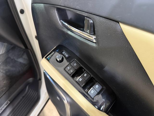 アルファード ２．５Ｇ　バックモニター　エアバッグ　横滑り防止機能　ＡＢＳ　オートクルーズコントロール　電動シート　地デジ　アイドリングストップ　パワーバックドア　ＬＥＤライト　ＥＴＣ　スマートキー　３列シート　ＤＶＤ（50枚目）