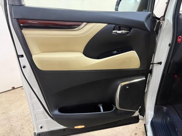 アルファード ２．５Ｇ　バックモニター　エアバッグ　横滑り防止機能　ＡＢＳ　オートクルーズコントロール　電動シート　地デジ　アイドリングストップ　パワーバックドア　ＬＥＤライト　ＥＴＣ　スマートキー　３列シート　ＤＶＤ（52枚目）