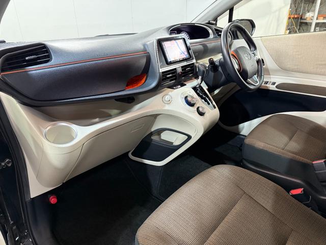 シエンタ Ｇ　ＶＳＣ　リアカメラ　デュアルパワースライドドア　４ＷＤ車　キーフリーシステム　ＡＡＣ　パワーウインドウ　ナビ＆ＴＶ　ＥＴＣ車載器　三列シート　ドライブレコーダー　盗難防止装置　メモリナビ　ＡＢＳ（19枚目）