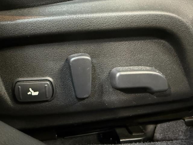 レガシィＢ４ リミテッド　インテリキー　キーレスアクセス　ＡＷ　本革　禁煙　メモリーナビ　運転席パワーシート　クルコン　前席シートヒーター　アイドリングストップ　ドライブレコーダー　４ＷＤ　エアバッグ　ナビＴＶ　ＡＢＳ　Ｂカメ（19枚目）