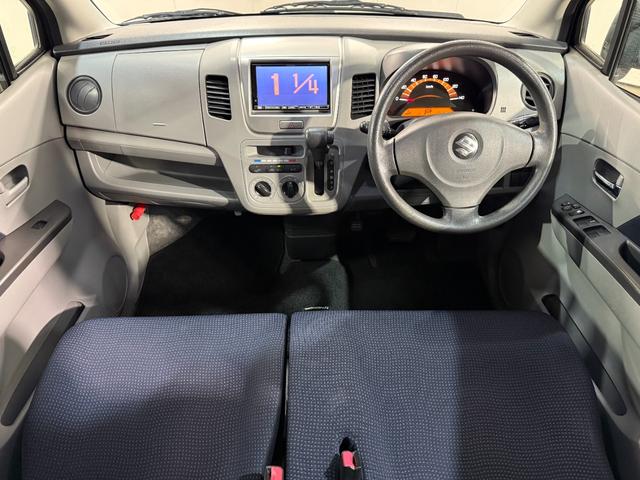 ワゴンＲ ＦＸ　シートヒータ付き　４ＷＤ車　アルミホイル　キーレスエントリーシステム　ＤＶＤ再生可能　運転席助手席エアバック　メモリナビ　エアバック　パワステ　ベンチシート車　オ－トエアコン　ナビ・ＴＶ（13枚目）