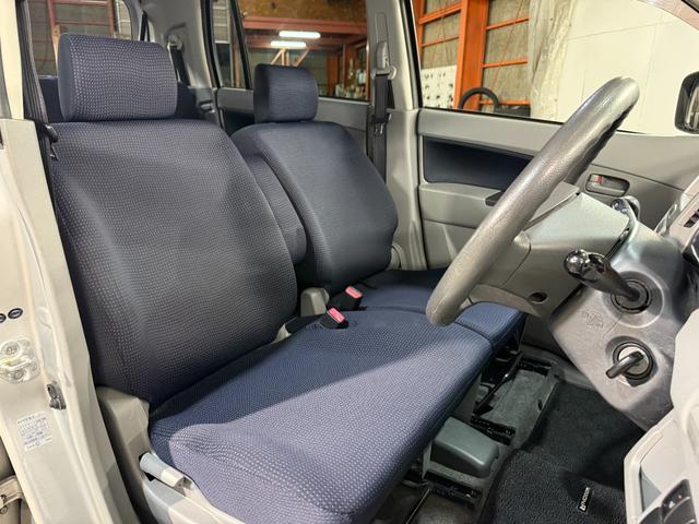 ワゴンＲ ＦＸ　シートヒータ付き　４ＷＤ車　アルミホイル　キーレスエントリーシステム　ＤＶＤ再生可能　運転席助手席エアバック　メモリナビ　エアバック　パワステ　ベンチシート車　オ－トエアコン　ナビ・ＴＶ（15枚目）