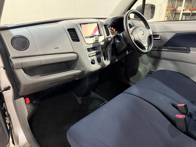 ワゴンＲ ＦＸ　シートヒータ付き　４ＷＤ車　アルミホイル　キーレスエントリーシステム　ＤＶＤ再生可能　運転席助手席エアバック　メモリナビ　エアバック　パワステ　ベンチシート車　オ－トエアコン　ナビ・ＴＶ（16枚目）