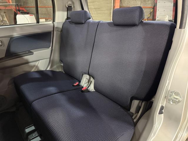 ワゴンＲ ＦＸ　シートヒータ付き　４ＷＤ車　アルミホイル　キーレスエントリーシステム　ＤＶＤ再生可能　運転席助手席エアバック　メモリナビ　エアバック　パワステ　ベンチシート車　オ－トエアコン　ナビ・ＴＶ（19枚目）