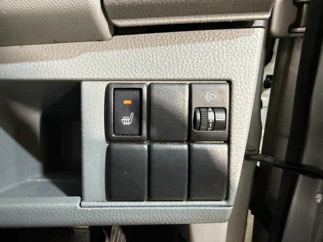 ワゴンＲ ＦＸ　シートヒータ付き　４ＷＤ車　アルミホイル　キーレスエントリーシステム　ＤＶＤ再生可能　運転席助手席エアバック　メモリナビ　エアバック　パワステ　ベンチシート車　オ－トエアコン　ナビ・ＴＶ（31枚目）