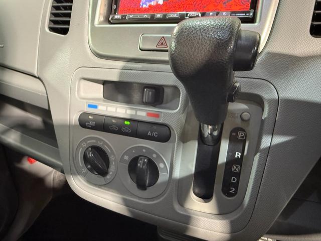 ワゴンＲ ＦＸ　シートヒータ付き　４ＷＤ車　アルミホイル　キーレスエントリーシステム　ＤＶＤ再生可能　運転席助手席エアバック　メモリナビ　エアバック　パワステ　ベンチシート車　オ－トエアコン　ナビ・ＴＶ（33枚目）