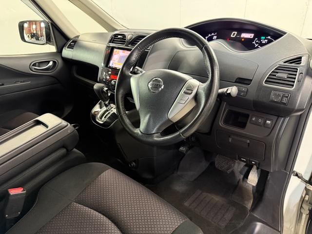 セレナ ハイウェイスター　キーレスＥ　Ｗエアバック　両面パワースライドドア　アイドリングＳ　禁煙　Ｂカメラ　メモリーナビ　ＡＡＣ　ナビＴＶ　ＤＶＤ再生　ＡＢＳ　盗難防止装置　パートタイム４ＷＤ　エアバッグ　ＰＳ　ＰＷ　ＶＤＣ（17枚目）