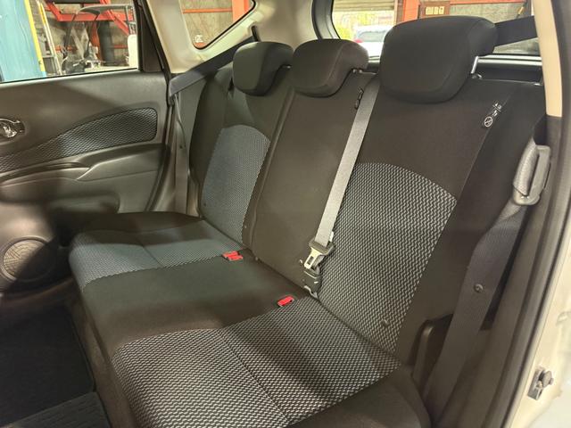 ノート X FOUR 禁煙 踏み間違い衝突防止 VSA 車線逸脱警報装置 インテリジェントキ 助手席エアバッグ キーレス 切替4WD PW エアバック 寒冷地仕様 盗難防止装置 パワーステアリング ABS AAC(18枚目)