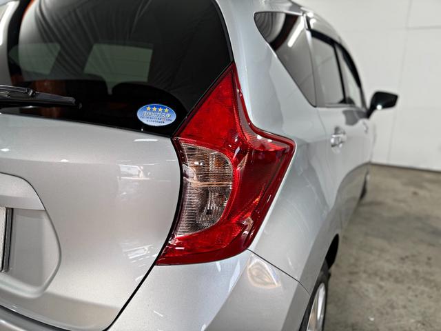 ノート X FOUR 禁煙 踏み間違い衝突防止 VSA 車線逸脱警報装置 インテリジェントキ 助手席エアバッグ キーレス 切替4WD PW エアバック 寒冷地仕様 盗難防止装置 パワーステアリング ABS AAC(27枚目)