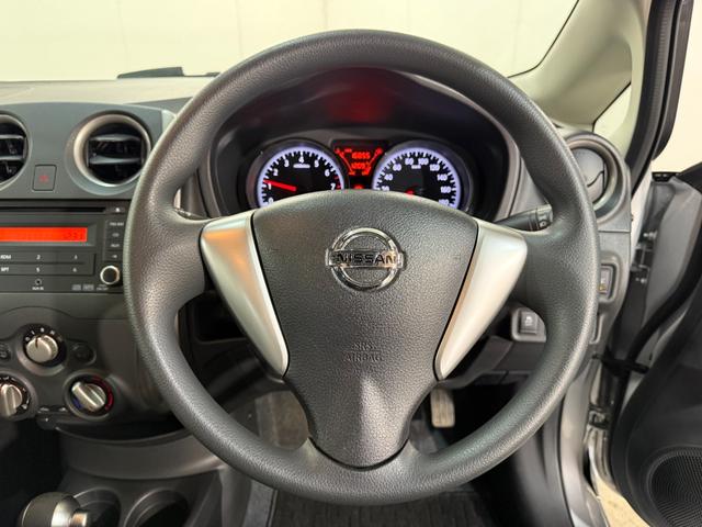 ノート X FOUR 禁煙 踏み間違い衝突防止 VSA 車線逸脱警報装置 インテリジェントキ 助手席エアバッグ キーレス 切替4WD PW エアバック 寒冷地仕様 盗難防止装置 パワーステアリング ABS AAC(28枚目)