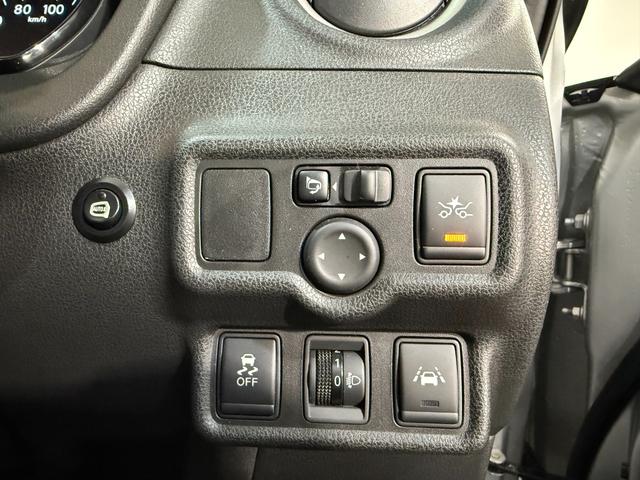 ノート X FOUR 禁煙 踏み間違い衝突防止 VSA 車線逸脱警報装置 インテリジェントキ 助手席エアバッグ キーレス 切替4WD PW エアバック 寒冷地仕様 盗難防止装置 パワーステアリング ABS AAC(30枚目)