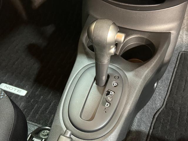 ノート X FOUR 禁煙 踏み間違い衝突防止 VSA 車線逸脱警報装置 インテリジェントキ 助手席エアバッグ キーレス 切替4WD PW エアバック 寒冷地仕様 盗難防止装置 パワーステアリング ABS AAC(36枚目)