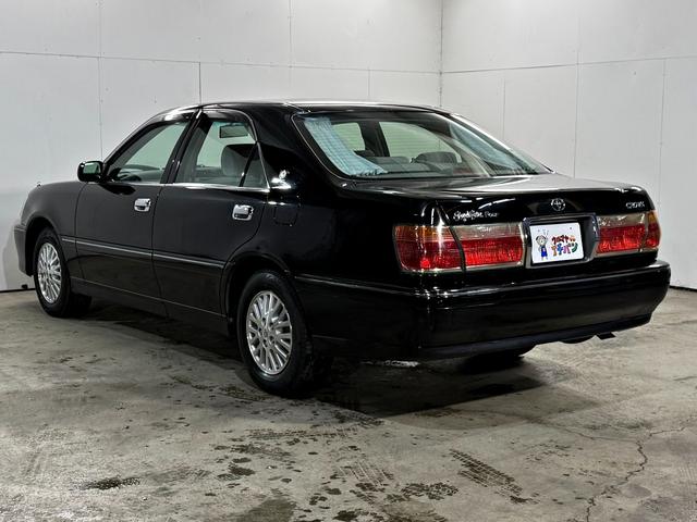 クラウン ロイヤルエクストラＦｏｕｒ　Ｑパッケージ　４ＷＤ　エアバック　パワステ　パワーウインド　ＡＢＳ　エアコン　キーレスキー　パワーシート　禁煙車（9枚目）