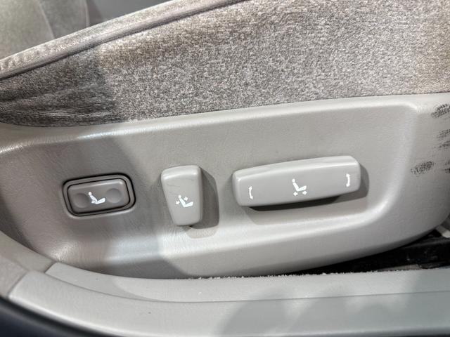 クラウン ロイヤルエクストラＦｏｕｒ　Ｑパッケージ　４ＷＤ　エアバック　パワステ　パワーウインド　ＡＢＳ　エアコン　キーレスキー　パワーシート　禁煙車（15枚目）