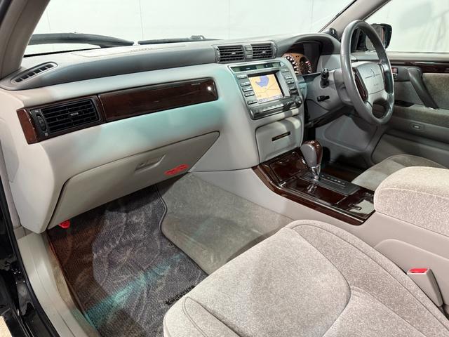 クラウン ロイヤルエクストラＦｏｕｒ　Ｑパッケージ　４ＷＤ　エアバック　パワステ　パワーウインド　ＡＢＳ　エアコン　キーレスキー　パワーシート　禁煙車（16枚目）