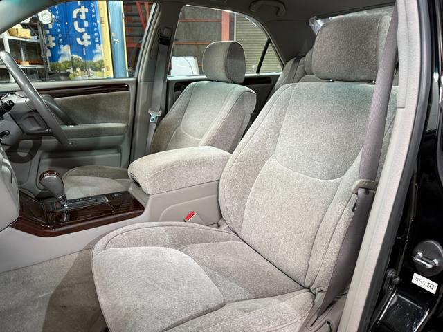 クラウン ロイヤルエクストラＦｏｕｒ　Ｑパッケージ　４ＷＤ　エアバック　パワステ　パワーウインド　ＡＢＳ　エアコン　キーレスキー　パワーシート　禁煙車（17枚目）