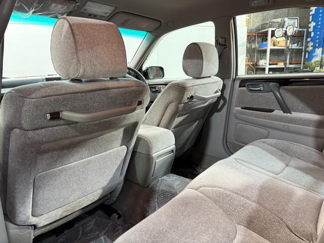 クラウン ロイヤルエクストラＦｏｕｒ　Ｑパッケージ　４ＷＤ　エアバック　パワステ　パワーウインド　ＡＢＳ　エアコン　キーレスキー　パワーシート　禁煙車（18枚目）