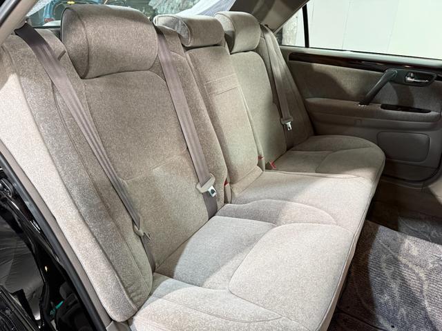 クラウン ロイヤルエクストラＦｏｕｒ　Ｑパッケージ　４ＷＤ　エアバック　パワステ　パワーウインド　ＡＢＳ　エアコン　キーレスキー　パワーシート　禁煙車（21枚目）