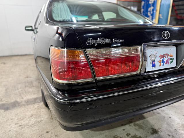 クラウン ロイヤルエクストラＦｏｕｒ　Ｑパッケージ　４ＷＤ　エアバック　パワステ　パワーウインド　ＡＢＳ　エアコン　キーレスキー　パワーシート　禁煙車（26枚目）