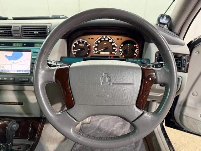 クラウン ロイヤルエクストラＦｏｕｒ　Ｑパッケージ　４ＷＤ　エアバック　パワステ　パワーウインド　ＡＢＳ　エアコン　キーレスキー　パワーシート　禁煙車（28枚目）