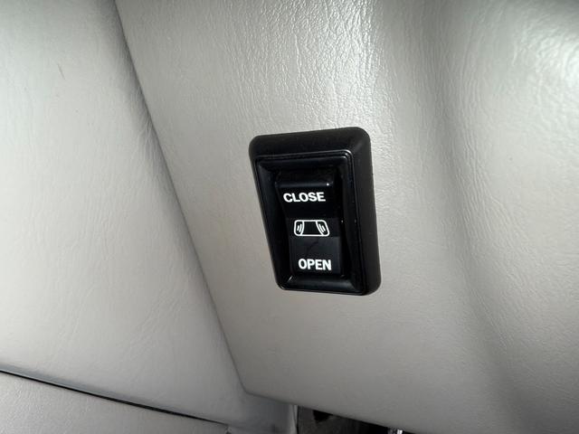 クラウン ロイヤルエクストラＦｏｕｒ　Ｑパッケージ　４ＷＤ　エアバック　パワステ　パワーウインド　ＡＢＳ　エアコン　キーレスキー　パワーシート　禁煙車（33枚目）