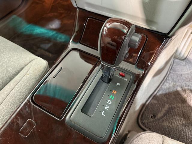 クラウン ロイヤルエクストラＦｏｕｒ　Ｑパッケージ　４ＷＤ　エアバック　パワステ　パワーウインド　ＡＢＳ　エアコン　キーレスキー　パワーシート　禁煙車（35枚目）