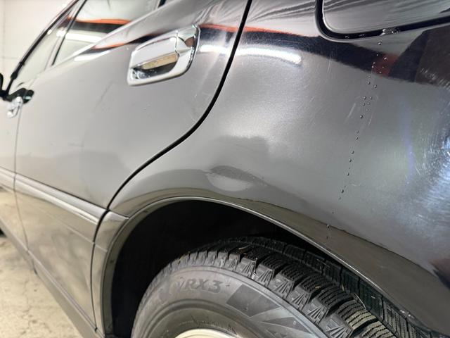 クラウン ロイヤルエクストラＦｏｕｒ　Ｑパッケージ　４ＷＤ　エアバック　パワステ　パワーウインド　ＡＢＳ　エアコン　キーレスキー　パワーシート　禁煙車（36枚目）