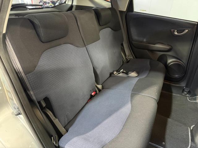 フィット G ETC車載器 パワーウィンド AW パワステ 4WD ABS付 エアコン 運転席エアバッグ Wエアバック キーレスエントリ(15枚目)