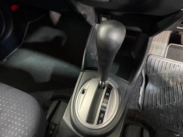 フィット G ETC車載器 パワーウィンド AW パワステ 4WD ABS付 エアコン 運転席エアバッグ Wエアバック キーレスエントリ(32枚目)