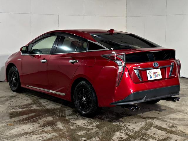 プリウス Ｓツーリングセレクション　インテリキー　地デジ　リアカメラ　ＬＥＤヘッドライト　セキュリティー　寒冷地仕様車　シートヒーター　オートエアコン　デュアルエアバッグ　ＥＳＣ　フルタイム４ＷＤ　メモリーナビゲーション　ＥＴＣ車載器（14枚目）