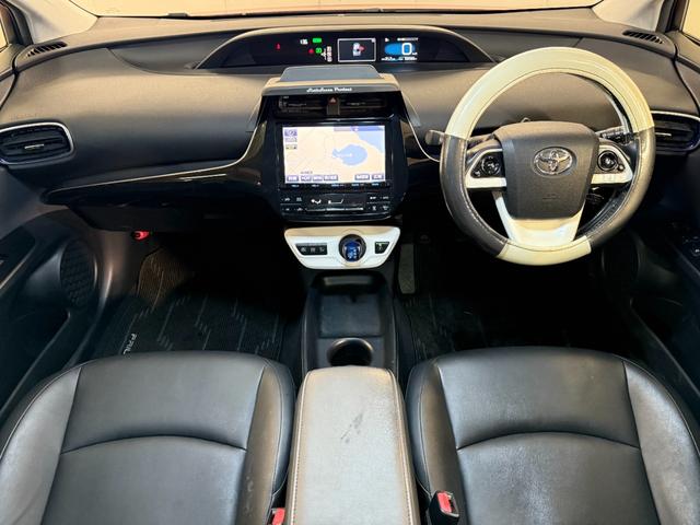 プリウス Ｓツーリングセレクション　インテリキー　地デジ　リアカメラ　ＬＥＤヘッドライト　セキュリティー　寒冷地仕様車　シートヒーター　オートエアコン　デュアルエアバッグ　ＥＳＣ　フルタイム４ＷＤ　メモリーナビゲーション　ＥＴＣ車載器（17枚目）