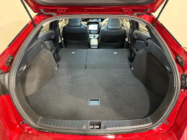 プリウス Ｓツーリングセレクション　インテリキー　地デジ　リアカメラ　ＬＥＤヘッドライト　セキュリティー　寒冷地仕様車　シートヒーター　オートエアコン　デュアルエアバッグ　ＥＳＣ　フルタイム４ＷＤ　メモリーナビゲーション　ＥＴＣ車載器（24枚目）