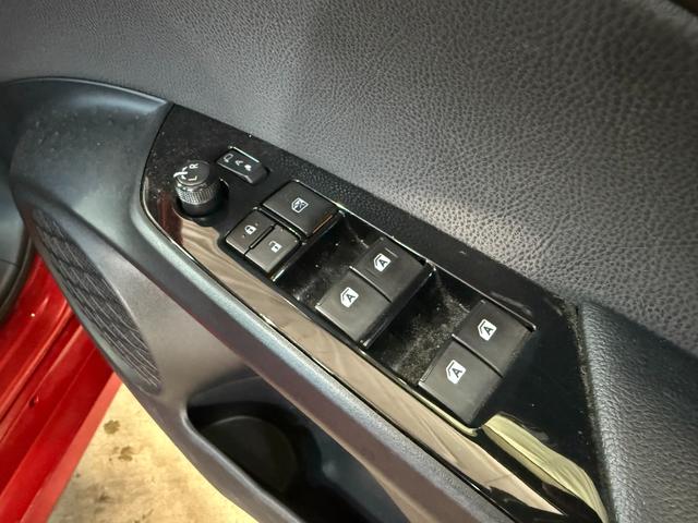 プリウス Ｓツーリングセレクション　インテリキー　地デジ　リアカメラ　ＬＥＤヘッドライト　セキュリティー　寒冷地仕様車　シートヒーター　オートエアコン　デュアルエアバッグ　ＥＳＣ　フルタイム４ＷＤ　メモリーナビゲーション　ＥＴＣ車載器（38枚目）