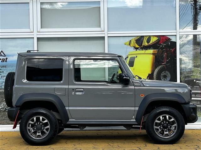 ジムニーシエラ ＪＣ　カロッツエリア９インチナビ　フルセグＴＶ　純正マッドガード　シートヒーター　アイドリングストップ　リアソナー　ＬＥＤヘッドライト　プッシュスタート　スマートキー（4枚目）